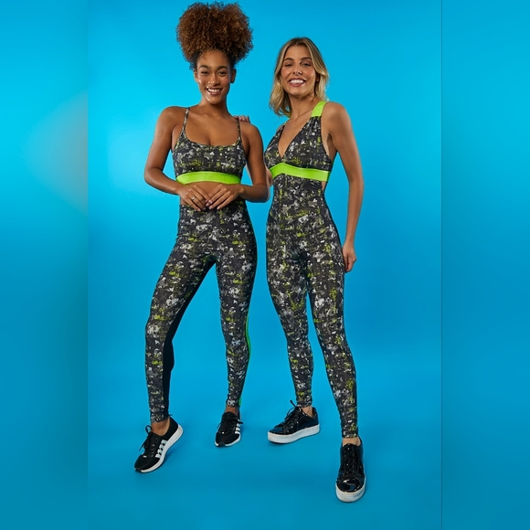 Stylish Women's Black and Green Camo Leggings - Picture 5 of 5